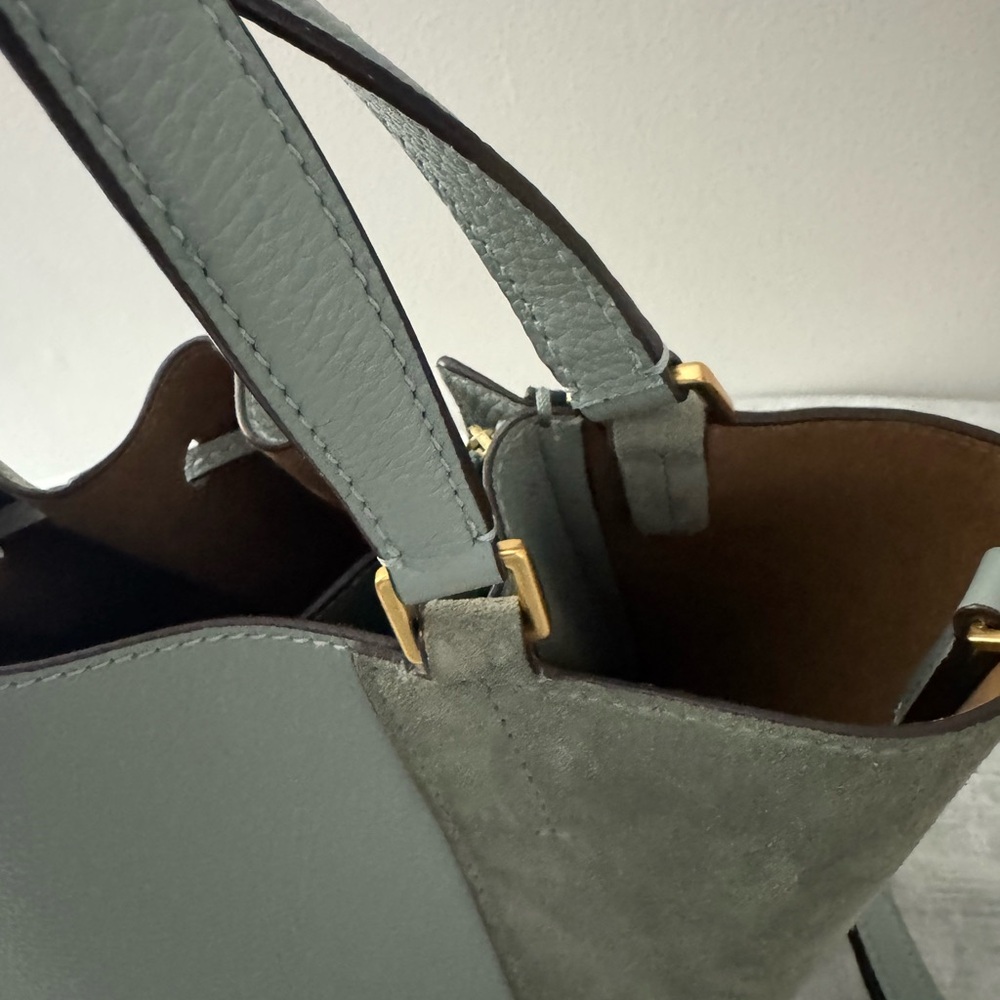 Tory Burch McGraw Dragonfly Bucket Bag - Picture 8 of 9